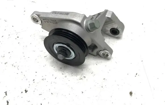 KIA Sportage Generator/alternator belt tensioner 252852MHE0