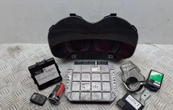 Toyota Auris 150 Engine ECU kit and lock set 8380002M12 A2C53240481 8966102D71