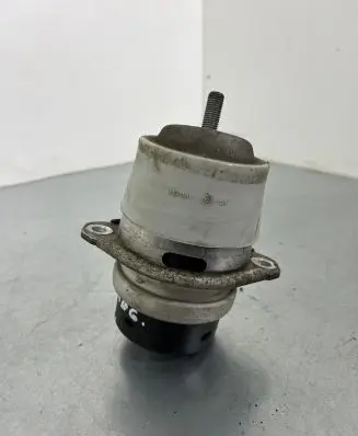 Engine mount bracket