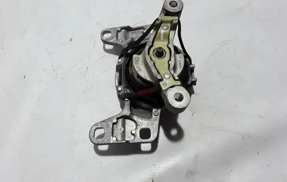 Volvo V40 Engine mount bracket 31359639