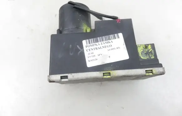 Audi A4 S4 B5 8D Central locking vacuum pump 8L0862257H