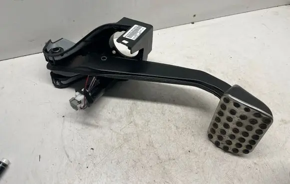Mercedes-Benz C W204 Brake pedal A2042902301