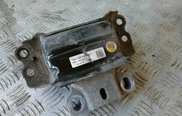 Volkswagen Touran III Engine mount bracket 5QA199555B 11022016 XS44LL3GBBB3T