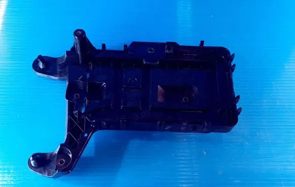 Volkswagen Jetta V Battery tray 1K0915333C