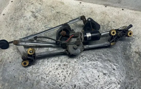 Chrysler Voyager Front wiper linkage and motor