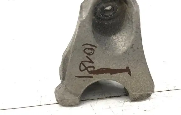 Volkswagen Touareg I Engine mounting bracket 7L6199307 7L6199307A