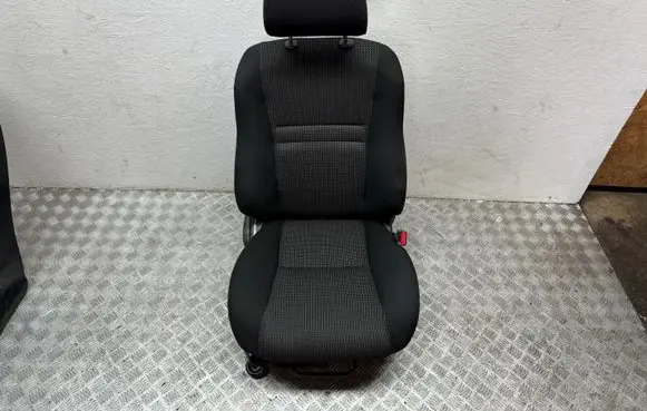 Toyota Avensis T250 Front passenger seat 7143005A50B0 7201005030 7107105860B0