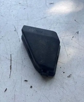 Toyota Yaris Fuse box cover 8266252791