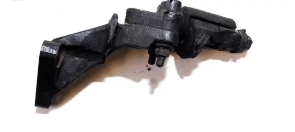 Toyota Avensis T220 Engine mounting bracket