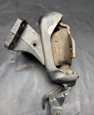 Toyota Hilux (AN120, AN130) Engine mount bracket 123610L020 851LH 95E03