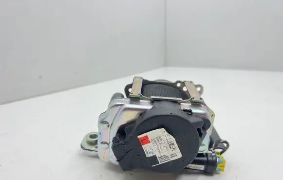 BMW 2 F44 Front seatbelt 0589P10021