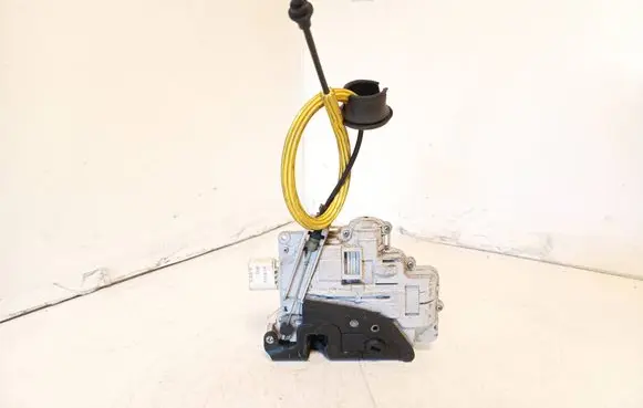 Audi A6 S6 C6 4F Rear door lock 4F0839016