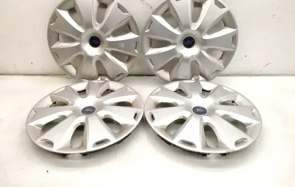 Ford Fiesta R16 wheel hub/cap/trim AM511000BA