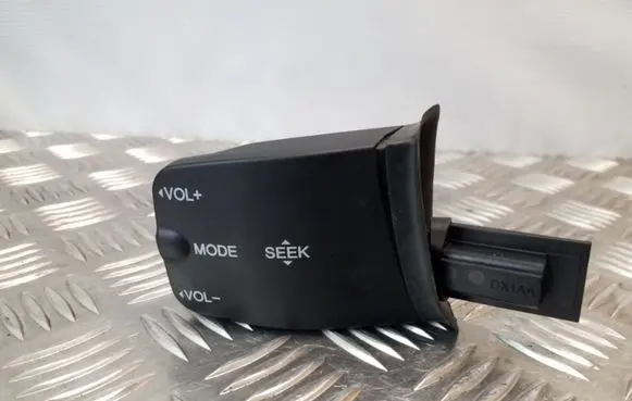 Ford Focus Head unit multimedia control 758710