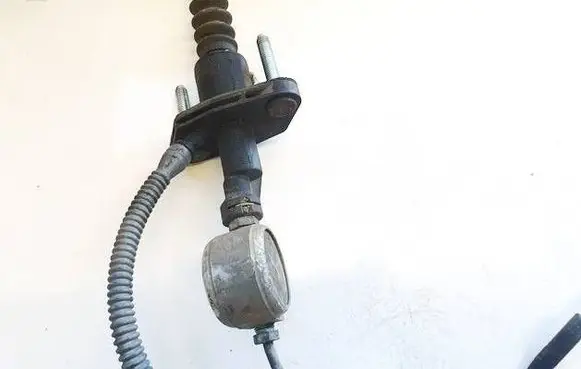 Opel Zafira A Clutch master cylinder 90581565