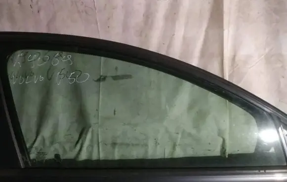 Volvo V50 Front door window glass four-door