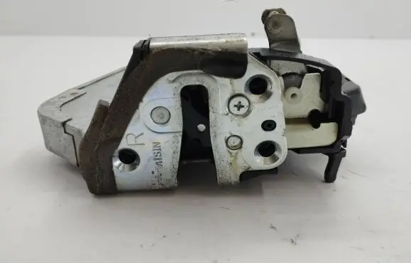 Lexus IS 220D-250-350 Rear door lock 5K1522
