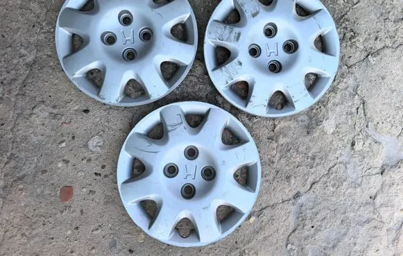 Honda Civic R14 wheel hub/cap/trim 44733S04A20