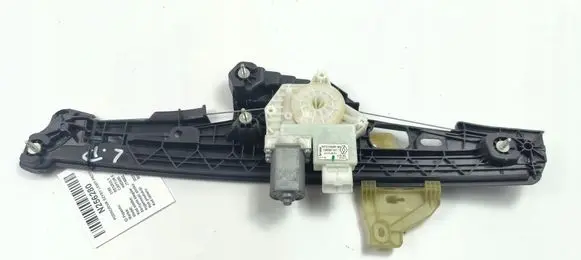 Renault Captur II Front door window regulator with motor 807215326R