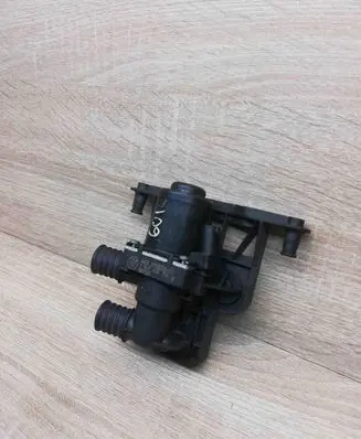 BMW 5 E60 E61 Coolant heater control valve 6920226 1147412174