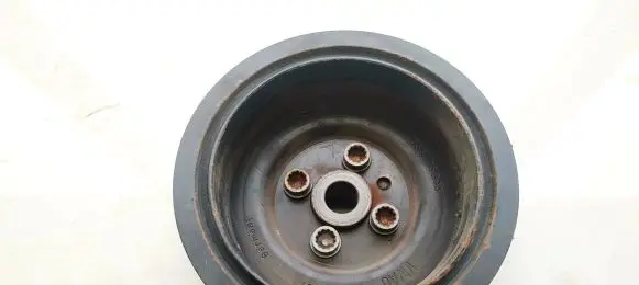 Volkswagen Golf V Crankshaft pulley 03g105243
