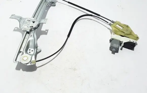 Rear window lifting mechanism without motor