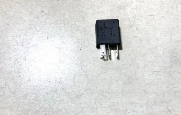 Opel Zafira A Other relay 24432880 70221