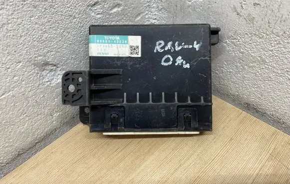 Toyota RAV 4 (XA30) Comfort/convenience module 8865042230 1776002673