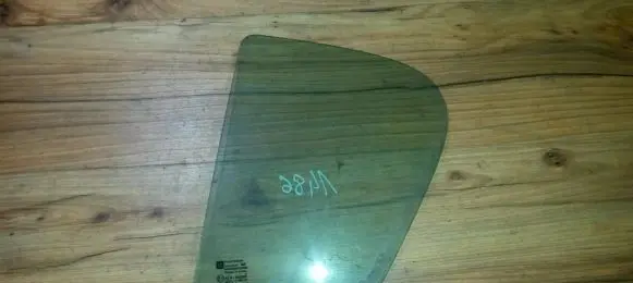 Opel Astra H Rear vent window glass 