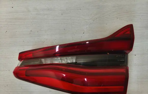 Tailgate rear/tail lights