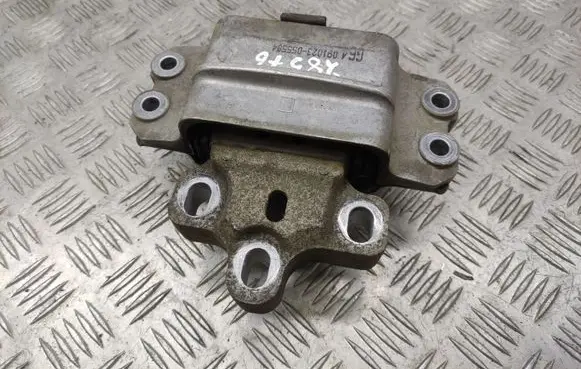 Volkswagen PASSAT CC Engine mount bracket 3C0199555