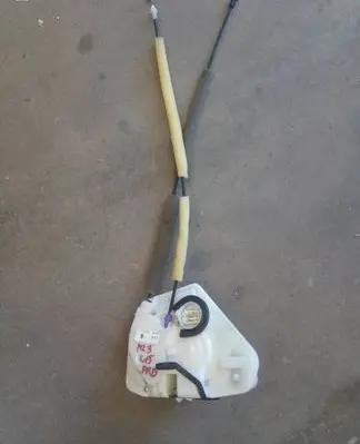 Mazda 3 II Front door lock