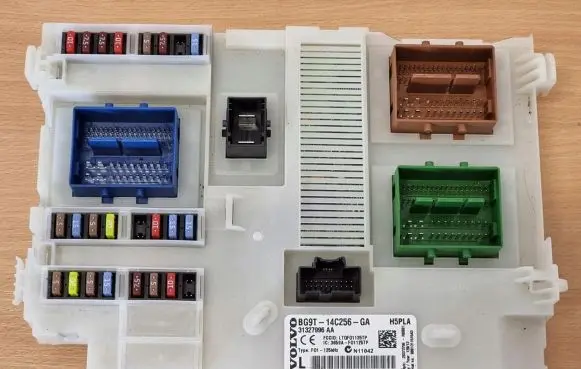 Volvo XC60 Fuse module 31327996