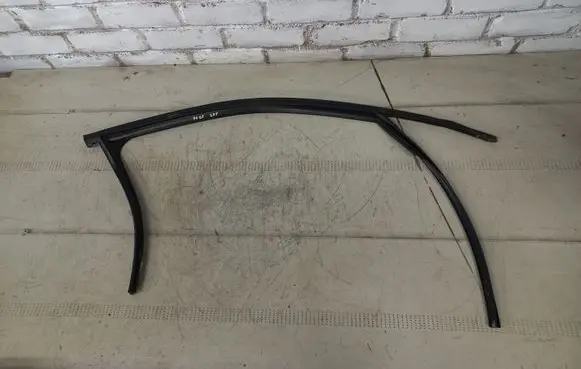 Audi A4 S4 B8 8K Rubber seal front door window/glass 8K0837439