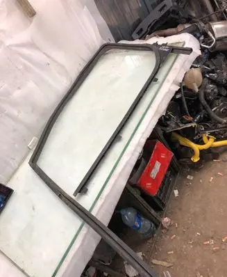 Peugeot Expert Rubber seal front door window/glass 