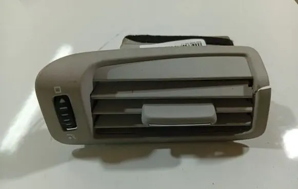 Skoda Superb B6 (3T) Dash center air vent grill 1478361