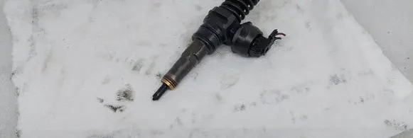 Volkswagen PASSAT B5 Fuel injector 038130073AK