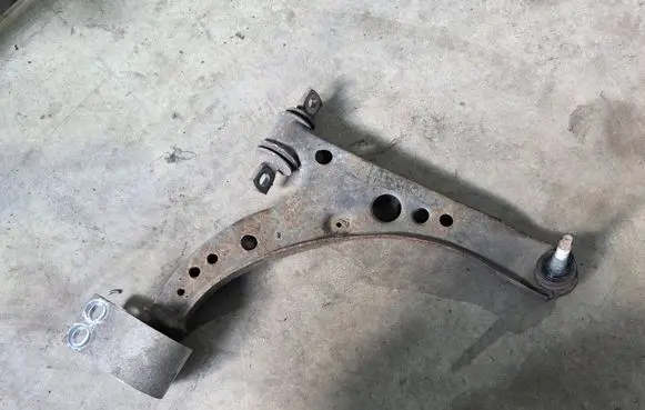 Front lower control arm/wishbone