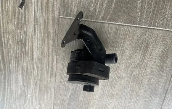 Mercedes-Benz GLA W156 X156 Water pump A2465010020