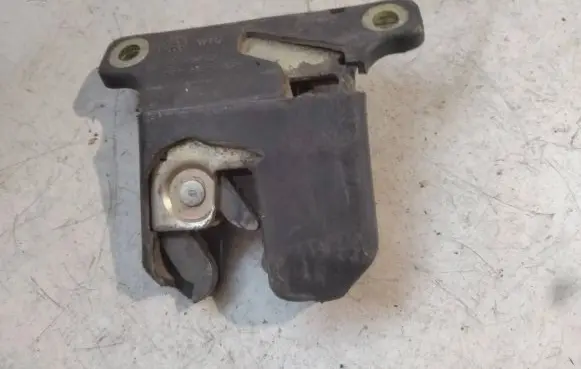 Audi A3 S3 8L Tailgate/trunk/boot lock/catch/latch 8D5827505A