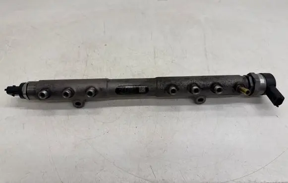 Volvo XC70 Fuel main line pipe 30777554 0445215023