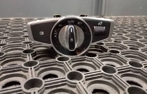 Mercedes-Benz C W205 Light switch 10079443