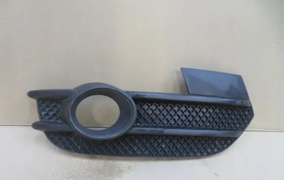 Audi Q3 8U Front fog light trim/grill 8U0807682A