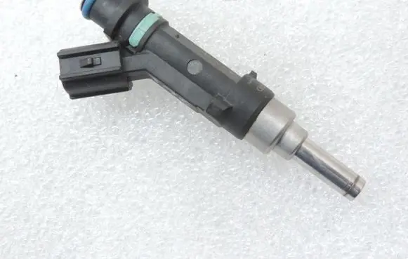 Toyota Yaris Fuel injector 2320949275
