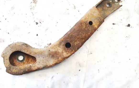 Subaru Legacy Engine mounting bracket