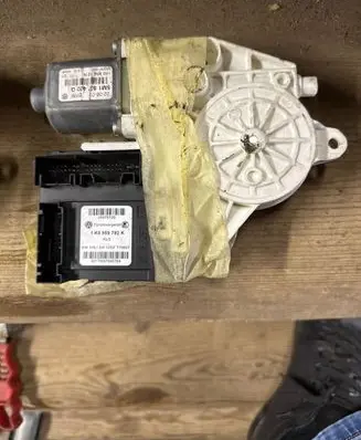Volkswagen Golf VI Front door window regulator motor 1K0959792K 05075720 20170607040764