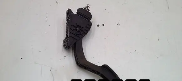 Mazda 6 Accelerator throttle pedal 198800-3070