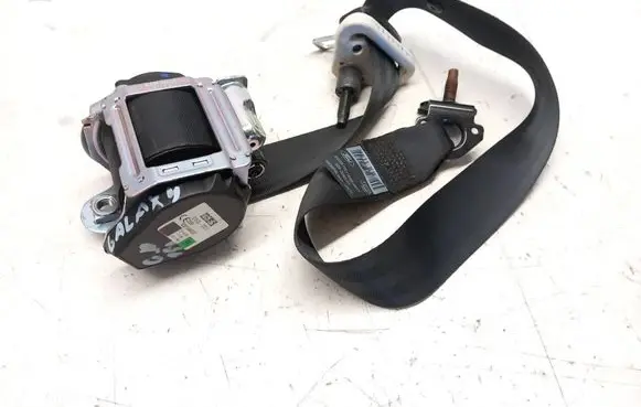 Rear seatbelt