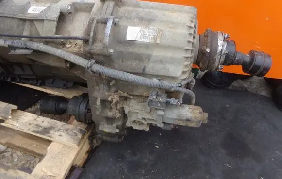 Land Rover Discovery 3 - LR3 Gearbox transfer box case IAB500241 9MB19