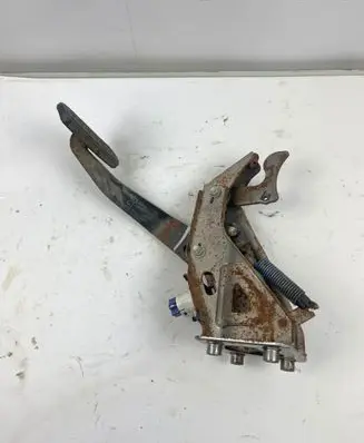 Toyota Land Cruiser (J120) Brake pedal 